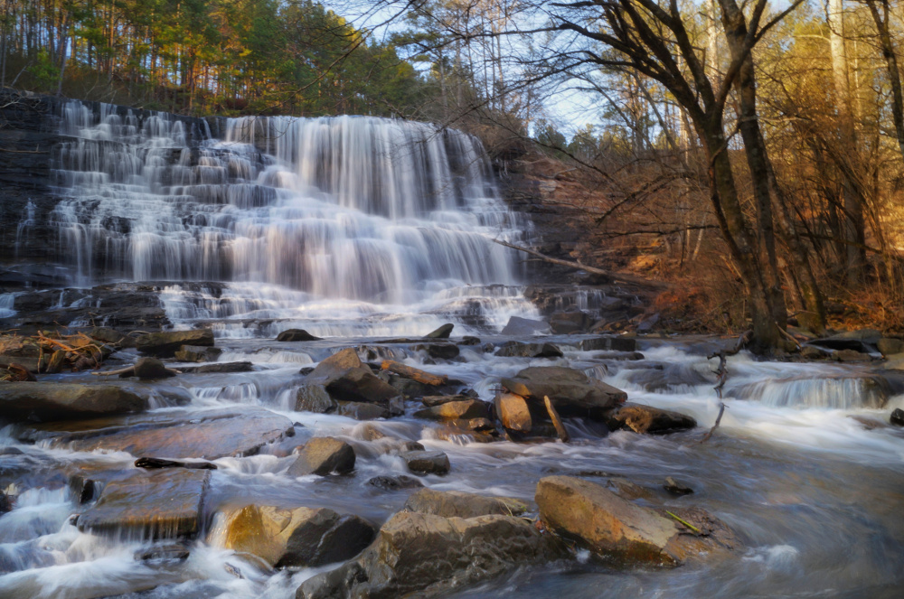 Most people do not know that Alabamas Amazing Waterfalls are very easy to get to, if you know where they are located.