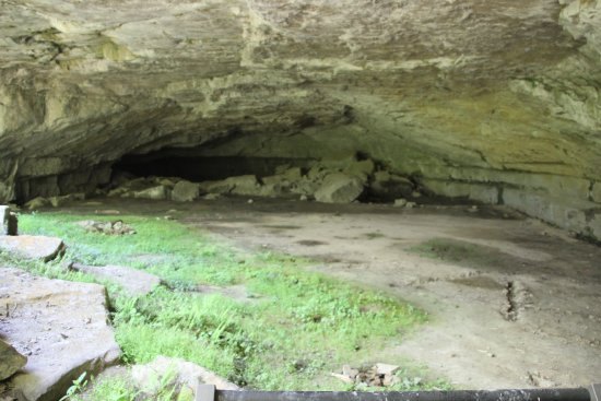 The Russell Cave is one of the most famous in the entire Southeast for two very important reasons; it’s extremely rich history and its massive entrance. 