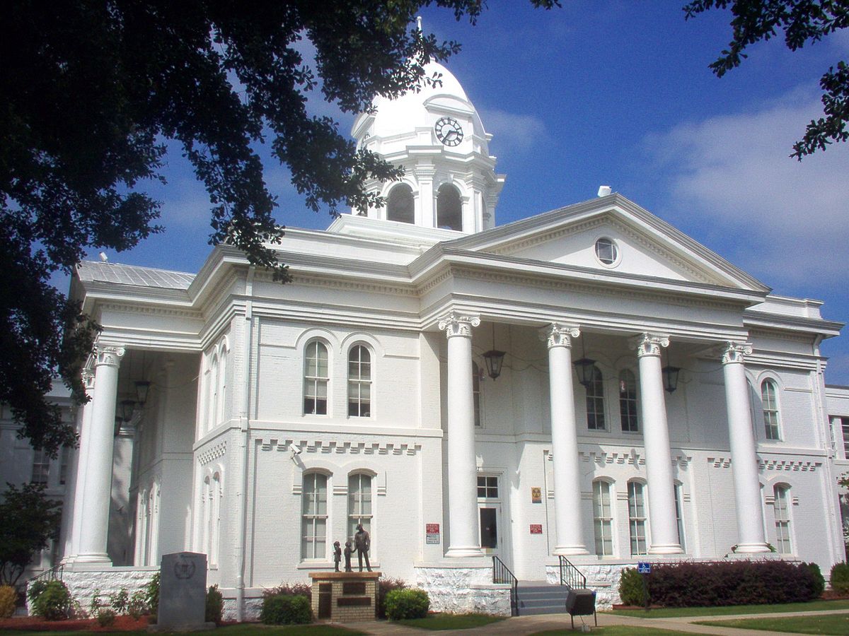 The town of Tuscumbia Alabama, is one of the oldest in the state, and has a rich heritage with Native Americans as well as some Civil War history. 